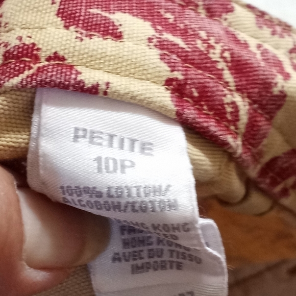 Liz Clairborne Capris Red and Tan  Print Capris Pants Size 10P These run small. - Picture 4 of 6